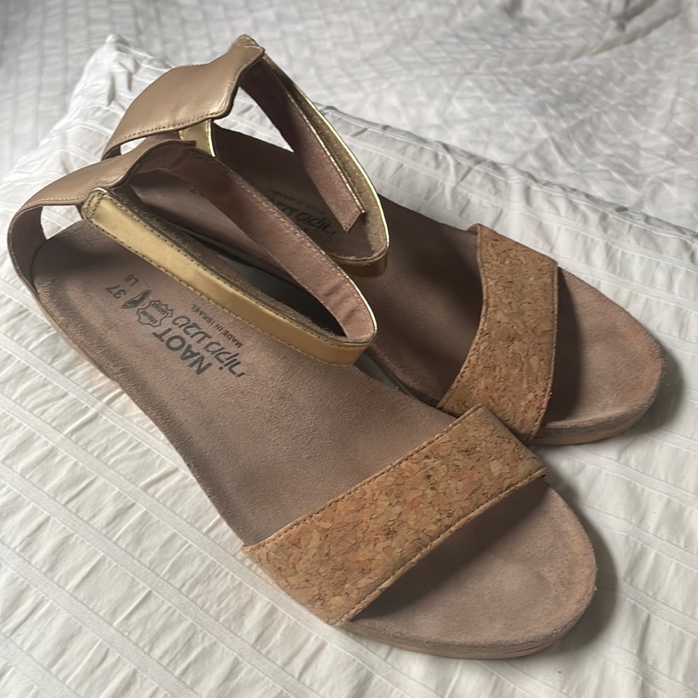 Women’s Naot Pixie Gold Cork-Champagne size 37
